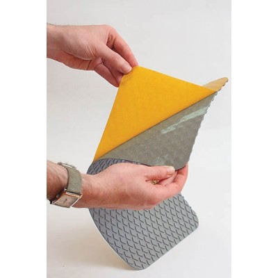 Treadmaster Grip Ped. G&uuml;vertedeki k&uuml;&ccedil;&uuml;k alanlarda kullanmak &uuml;zere imal edilmiştir. Kendinden yapışkanlıdır.