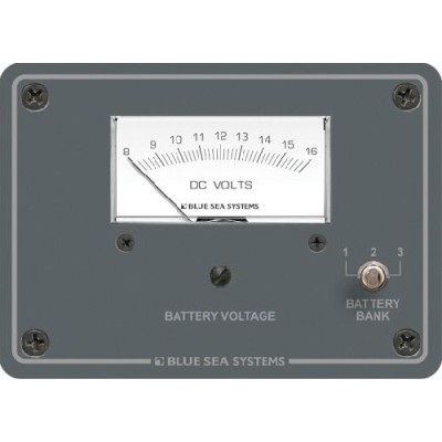 D.C. Analog voltmetre. Birden fazla akü için 3 pozisyonlu switch´e sahiptir. 95x133mm.