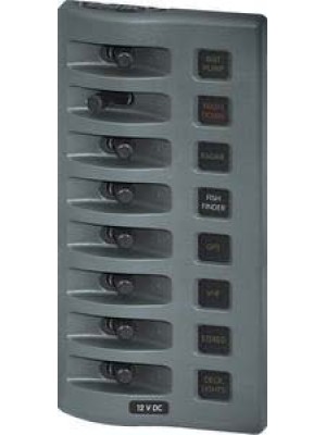 Blue Sea System WeatherDeck su geçirmez sigorta paneli.